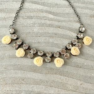 NWOT Rose And Crystal Traditional /Choker Necklace